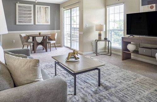 Midlothian Apartment | Modern Apartment in Prime Location (ID7856X82)