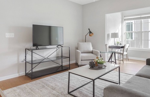 Midlothian Apartment | Modern Apartment in Prime Location (ID1249X738)
