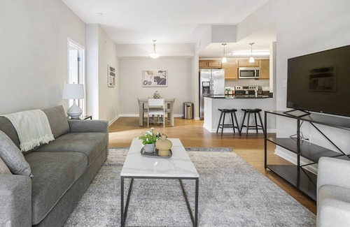 Midlothian Apartment | Modern Apartment in Prime Location (ID1249X738)