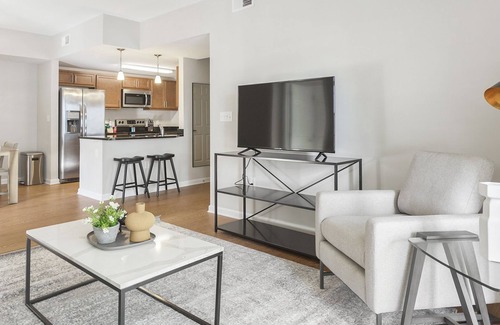 Midlothian Apartment | Modern Apartment in Prime Location (ID1249X738)