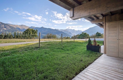 Le Praz Apartment | Modern Apartment Near Slopes with Parking, WiFi, and Ski Locker in Courchevel Le Praz