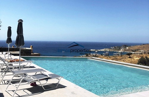 Koundouros Apartment | Modern apartment with a sea view and swimming pool