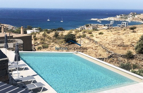 Koundouros Apartment | Modern apartment with a sea view and swimming pool