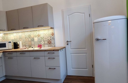 Schwerin Apartment | Modern apartment with fireplace, e-charging station and free parking space