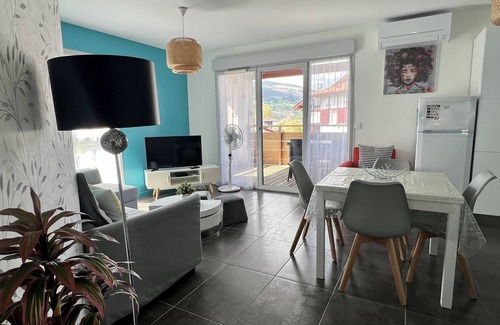 Itxassou Apartment | Modern Apartment with Balcony, Parking, and Internet in Itxassou