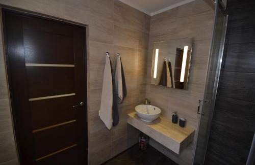 Grizinkalns Apartment | Modern apartment with free parking
