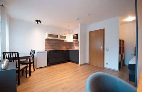 Wahren Condo | Modern apartment with Netflix access