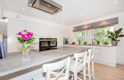 Solberg Apartment | Modern Apartment with panorama wiew