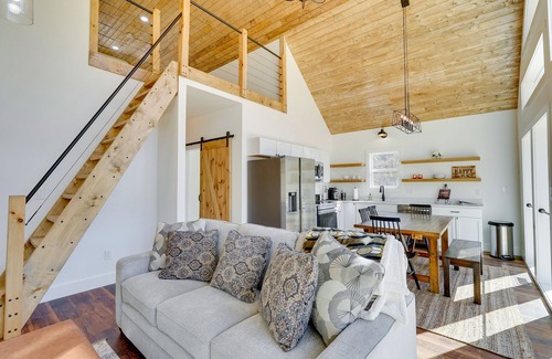 Dryden House | Modern Appalachian Vacation Rental w/River Access