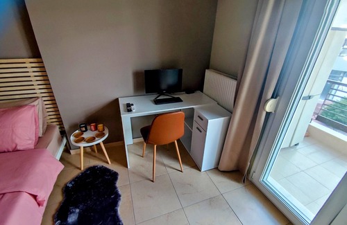 Thessaloniki Apartment | Modern Apt 1 + Parking (Pay), 100m from Metro