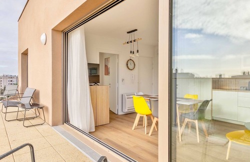 Champigny-sur-Marne Apartment | Modern Apt with Balcony-6P-Close to Disney/Paris