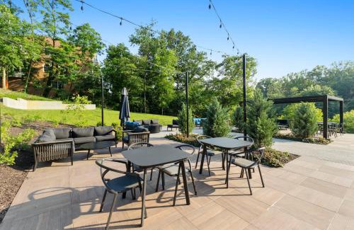 Radnor - Fort Myer Heights Apartment | Modern Arlington Stay - Near DC Metro & Free Parking