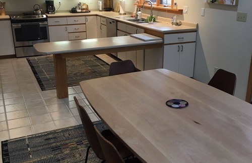 Cumberland House | Modern artful charm in West Side: 2 BR 2 BA, historic tranquil setting
