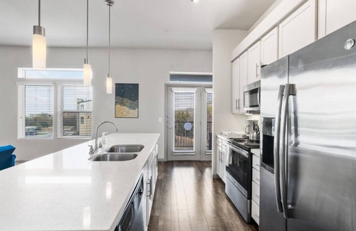 Montopolis Apartment | Modern Austin 2BR 2B Unit with Pool,Parking & WiFi