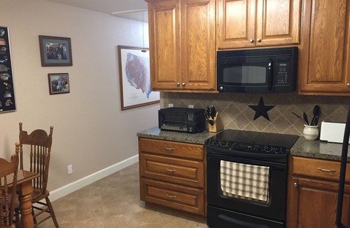 Burton House | Modern Barndominium on 20 quiet acres 10 miles from Round Top Antique Fair