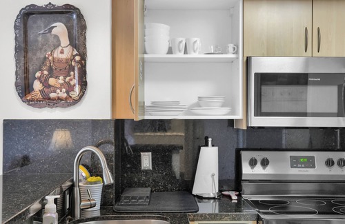 Coconut Grove Apartment | Modern Bay View with Free Parking