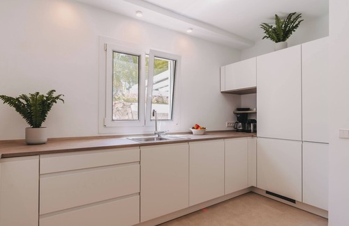 Portocolom Apartment | Modern beach chalet with large garden