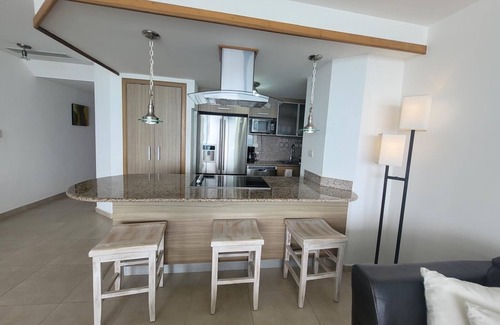 Villas Del Mar Condo | Modern Beach Front Apartment, Underground parking & fast wifi - 100 Mbps