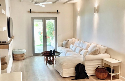 Malakonta House | Modern Beachfront Apartment in Lilantia – Pool, 2BR/2BA, Near Eretria