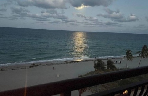 Hollywood Apartment | Modern Beachfront Suite at Hollywood Broadwalk