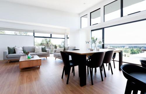 Beaconsfield House | Modern Beaconsfield Retreat with Town Views