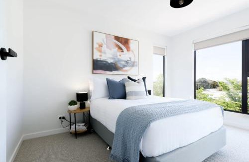 Beaconsfield House | Modern Beaconsfield Retreat with Town Views