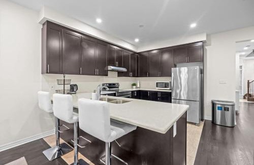 Lakeview House | Modern Beautiful Home Private Patio and Balcony