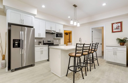 Northwest Bellevue House | Modern Bellevue Home: 10 Mi to Downtown Seattle!