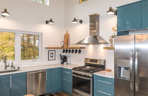 Otis House | Modern Berkshires Cottage 🌲 Gas Stove, Large Deck & W/D + 7 mins to Otis Ridge