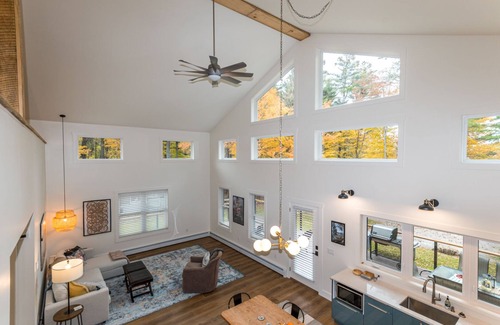 Otis House | Modern Berkshires Cottage 🌲 Gas Stove, Large Deck & W/D + 7 mins to Otis Ridge