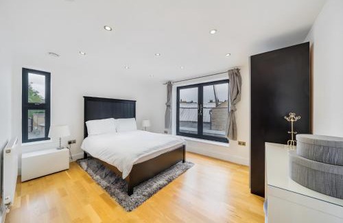 Kidbrooke with Hornfair Apartment | Modern Blackheath Home