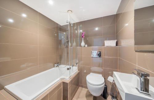 Kidbrooke with Hornfair Apartment | Modern Blackheath Home