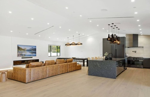 Lake Balboa House | Modern Bohemian 5BD w/Pool