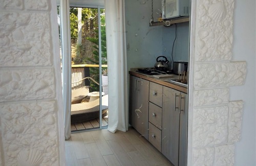 True Blue House | Modern breezy honeymoon hideaway