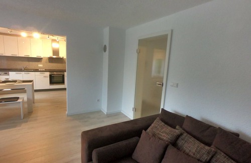 Trossingen Apartment | Modern bright 2.5 room apartment with large bathroom and kitchen in Trossingen