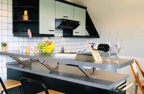 Kornhochheim Apartment | Modern, bright apartment with a view of the Wachsenburg on the Erfurter Kreuz/A4!