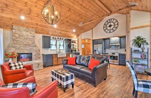 Broken Bow House | Modern Broken Bow Cabin Large Deck, BBQ and Pergola