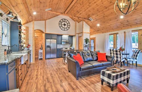 Broken Bow House | Modern Broken Bow Cabin Large Deck, BBQ and Pergola