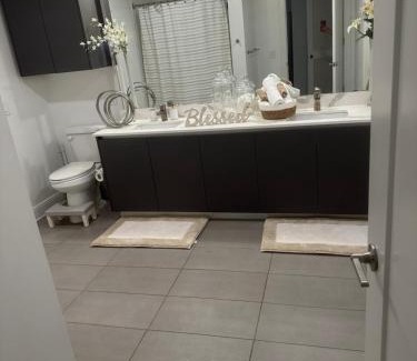 South Tuxedo Park Apartment | Modern Buckhead Escape Huge 1BR AND Den & Pool Views
