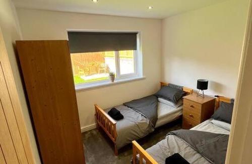 Neath House | Modern bungalow in good location