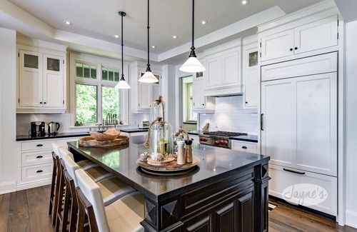Muskoka Lakes Cottage | Modern 5 bdrm, 5 bath cottage on Lake Rosseau!