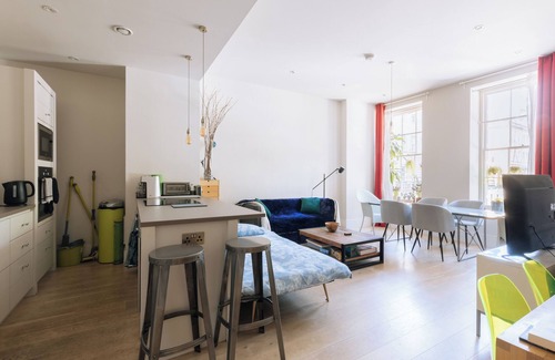 Saint Paul's Apartment | Modern & Central 2BD Flat - Broadmead