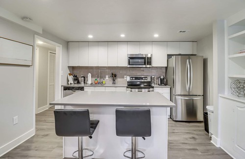 Logan Circle Apartment | Modern & Central Apartment in the Heart of DC!