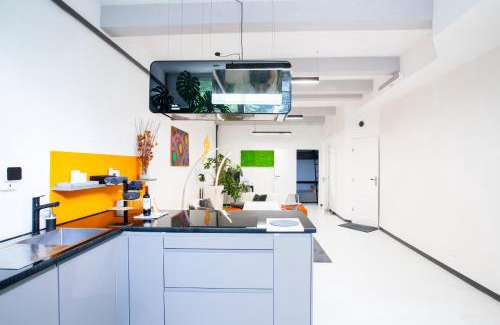 Leiden Apartment | Modern Central Leiden Family Apt - Sleeps 6 and Baby