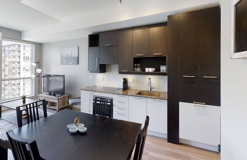 Woburn Apartment | Modern Central Studio Condo in DT Toronto