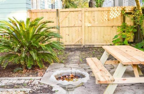 Hannon Park House | Modern & Centrally Located Stay at Calypso Dreams
