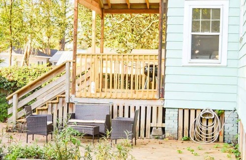 Hannon Park House | Modern & Centrally Located! Stay at Calypso Dreams