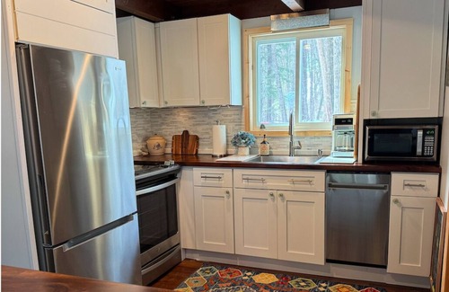 Eidelweiss Village Ski Chalet | MODERN CHALET: 3-BDRM DOG friendly- Luxury & Affordability Combined