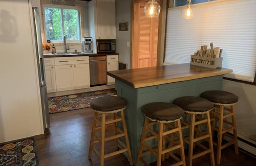 Eidelweiss Village Ski Chalet | MODERN CHALET: 3-BDRM DOG friendly- Luxury & Affordability Combined
