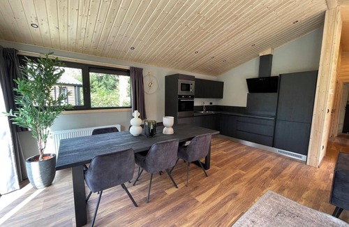 Municipality of Woudenberg House | Modern chalet for 6 people with 3 bedrooms and hot tub